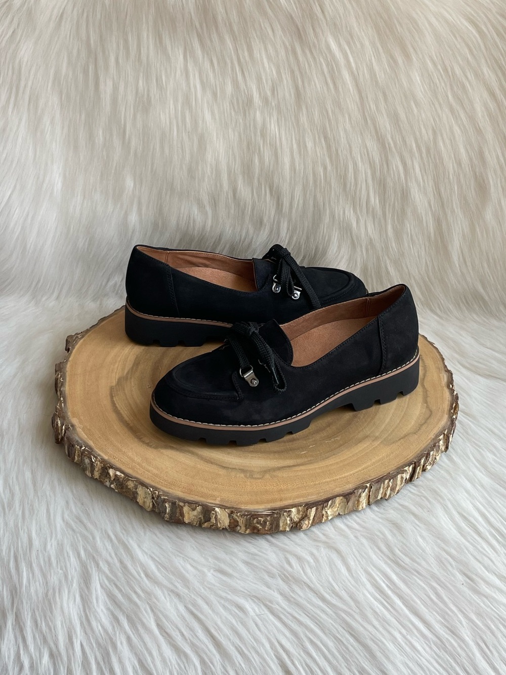 LIKE NEW Vionic Teagan black suede loafers